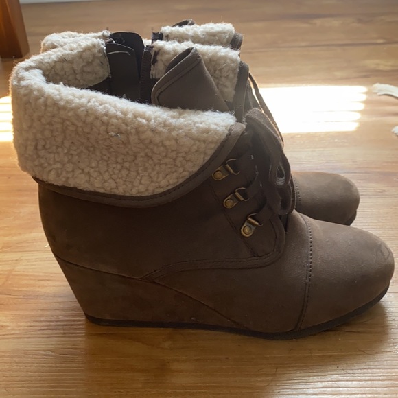 Boots only worn a handful of times! - Picture 2 of 4